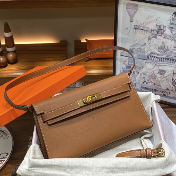 Premium Leather Crossbody Clutch | 2 Interchangeable Straps - Picture 3 of 7